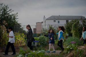 Hero_Homepage_garden_students_lesson